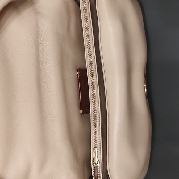 Coach Pillow Yabby 26 ***missing crossbody strap and coach leather tag w/blemish - Picture 10 of 16